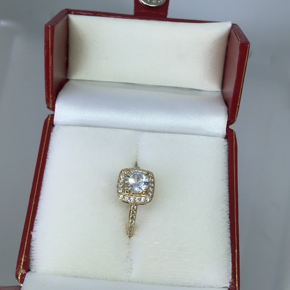 14KT Gold Elegant Round CZ Ring - Picture 11 of 11